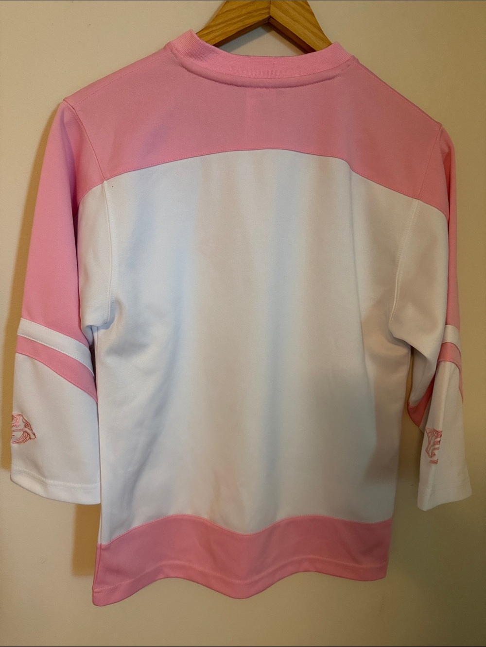Reebok Pink & White Hockey Jersey Nashville Predators - Picture 5 of 5